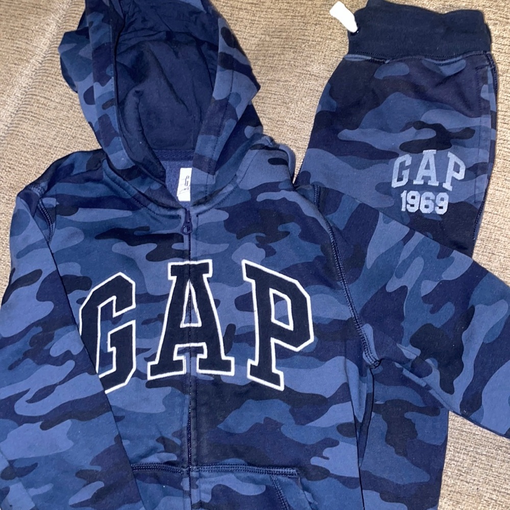 Kids Gap sweat suit size 8